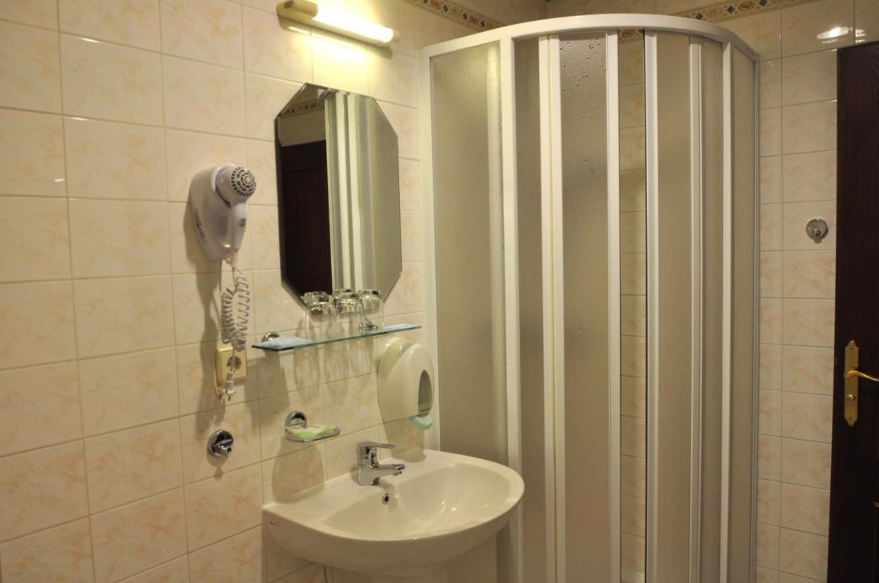 Hotel U Bileho Kone 로케트 외부 사진