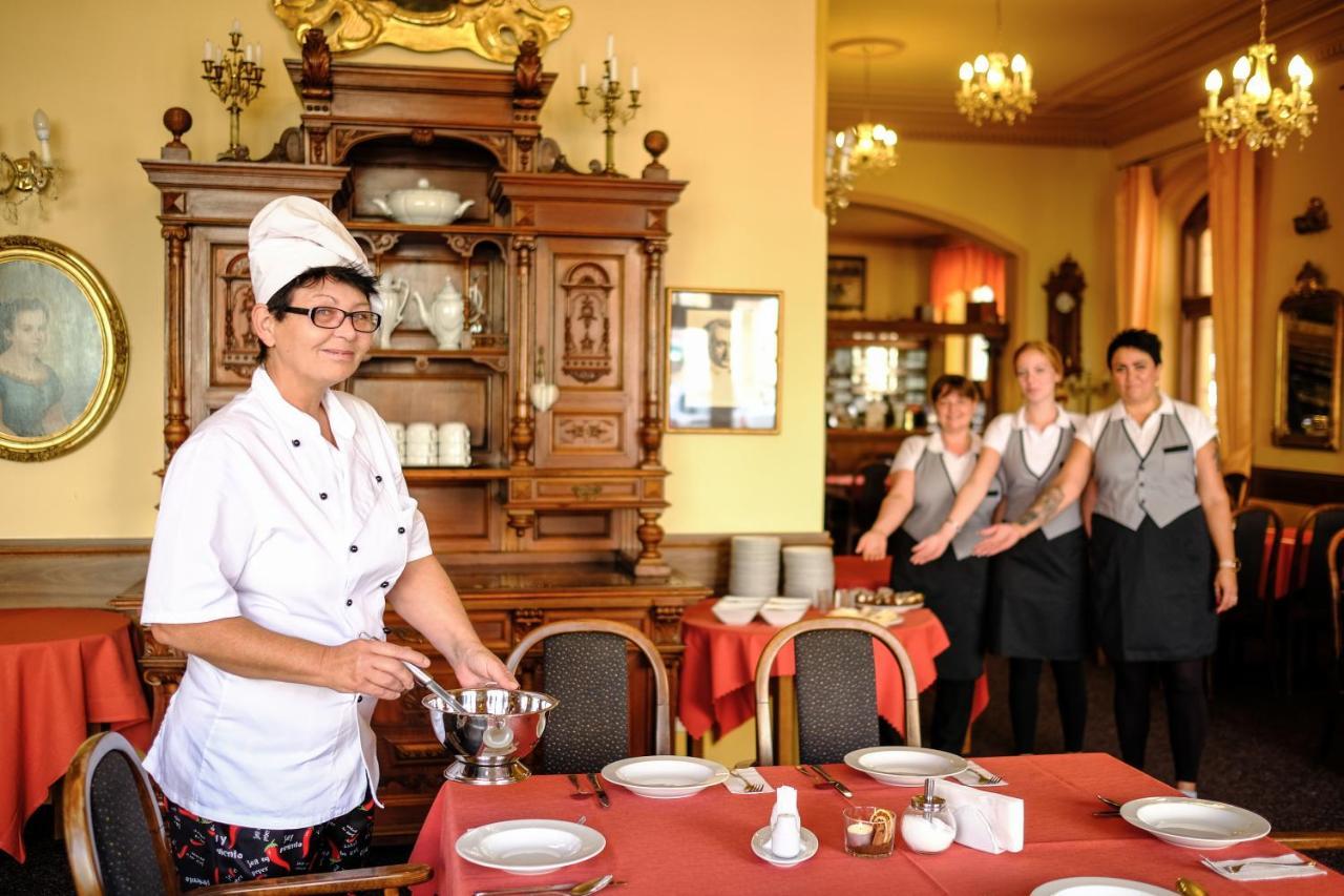 Hotel U Bileho Kone 로케트 외부 사진